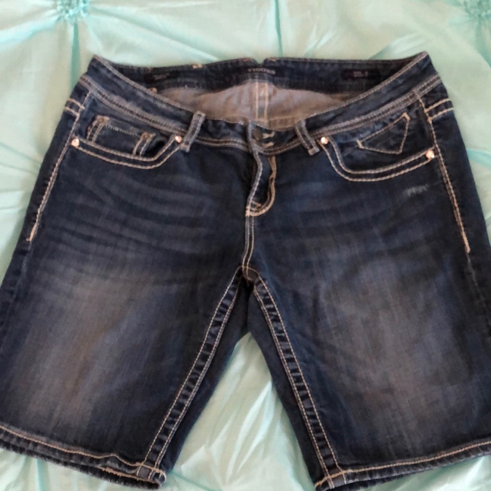 Plus Size Vigoss Dublin Bermuda Shorts size 18 x 11 inch inseam.